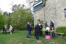 Bittprozession an der Weingartenkapelle (Foto: Karl-Franz Thiede)